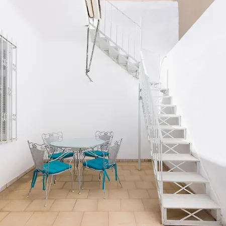 Apartament Amazing 2 Bedroom House Atena