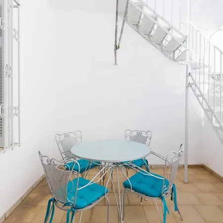 Amazing 2 Bedroom House Apartament *
