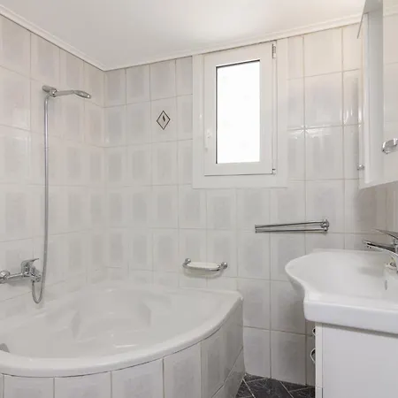 Apartment Amazing 2 Bedroom House *