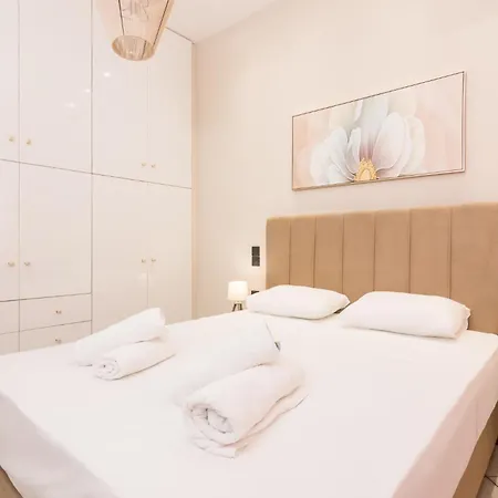 Apartament Amazing 2 Bedroom House Atena